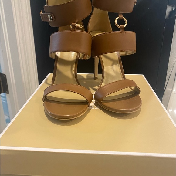 Michael Kors - Picture 3 of 3